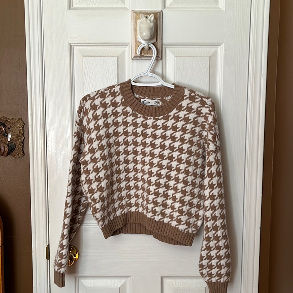 Hollister Dropped Shoulder Crop Sweater